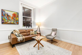 Grand Resort Apartment w Pool, Car Park on Spencer Melbourne